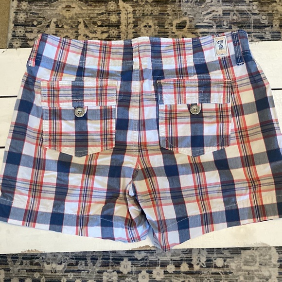 Women’s Levi’s plaid shorts. Size 8. - Picture 3 of 3